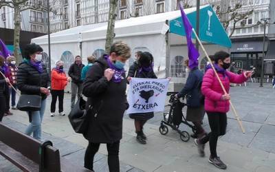 Sare Tolosak deituta, emakume presoen errealitatea  erakusteko ekitaldia burutu zuten