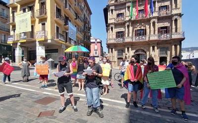 Harrotu zerbitzuko murrizketak salatzeko protesta eginen dute bihar LGBTIQ+ eta Transbollobimarika kolektiboek