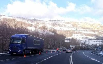 N-121-A errepidean nazioarteko trafiko astuna murrizteko aukera baztertu du Nafarroako Gobernuak