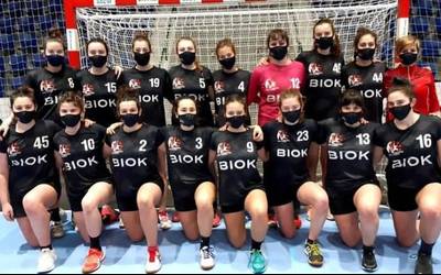 Etxetik kanpo garaipena lortu dute Doneztebe futbol taldeak eta BKT eskubaloi taldeak