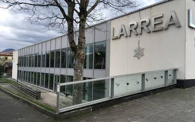Larreako kiroldegiak datozen hiru hilabetetarako eskaintza prestatu du
