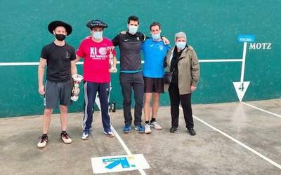 Bizkaira joan da Sarek antolatutako binakako frontenis txapelketa