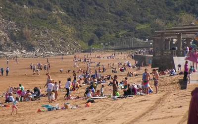 Uda giroaz gozatzen ari dira zarauztar ugari