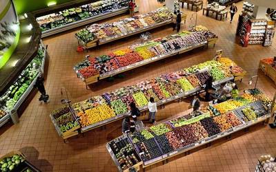 Supermerkatuetako langileek txertorik gabe jarraitzen dute