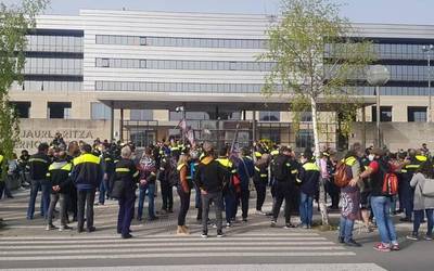 Tubacexeko langileek Gasteizeraino eraman dute kaleratzeen aurkako protesta