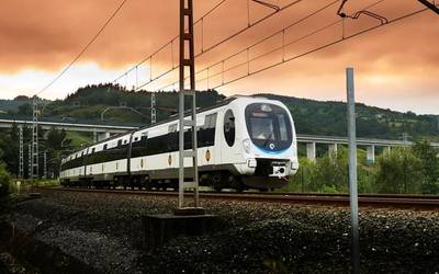 Zarautz-Zumaia artean moztu egin dute tren zerbitzua matxura batengatik