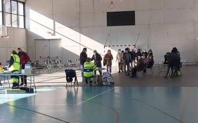 80 urtetik gorakoek txertoaren bigarren dosia eta 70 urtetik gorakoek aurrenekoa hartuko dute asteartean Leitzan