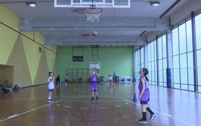 Kirola egitearen beharra aldarrikatu dute 'Ointxe! pompa' campusean