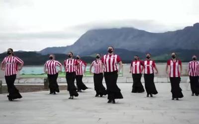 [BIDEOA]: Abadiñoko De Norte a Sur dantza taldeak Athletic animatzeko bideoa egin du