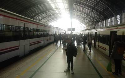 Gaur ere bertan behera utzi ditu Renfek atzo eskaini ez zituen 4 tren zerbitzuak
