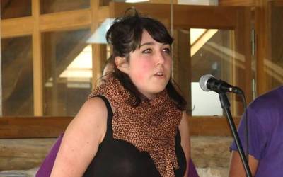 Paula Amilburu: "Abesteko gogotsu nago"