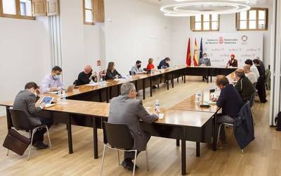 Gobernua eta udalerrien federazioa, udako jaien inguruko adostasun bila