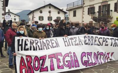 Maiatzaren 15eko manifestazioaren aldeko argazkia aterako dute gaur Erratzun