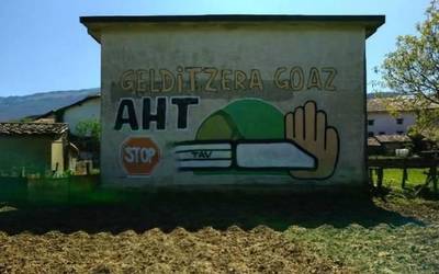 AHTren kontrako mural sorta