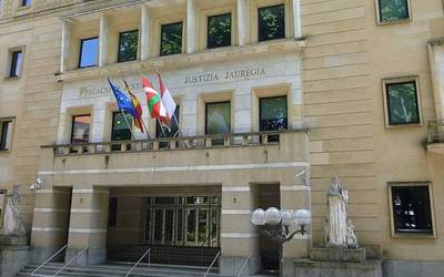 EAEko Auzitegi Nagusiak bertan behera utzi ditu etxeratze agindua eta itxiera perimetralak