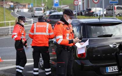 Itxiera perimetrala eta etxeratze agindua mantentzearen kontra jo dute epaileek