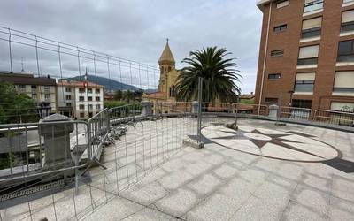 Gaur abiatu dituzte Getxoko udaletxeko balaustrada zaharberritzeko lanak