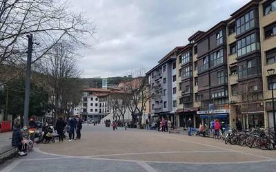 Intzidentzia tasak eta kasu positiboek jaisten jarraitzen dute