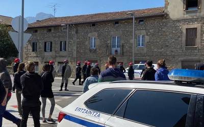 "Desokupa eta halako enpresak kontratatzea negozio ona da enpresentzat, ez etxeen jabeentzat"