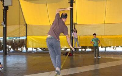 Slackline-a egiteko aukera izango da asteazkenean Muntoko parkean
