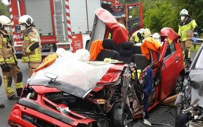 Hiru zauritu bi autoren eta garabi baten arteko talkaren ondorioz