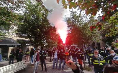 Tubacexeko grebalariek Eusko Legebiltzarraren aurrean antolatu dute protesta berriro