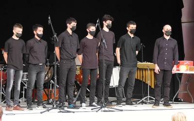"Perkusix" perkusio taldeak emanaldia eskeini zuen beasaingo Erauskin plazan