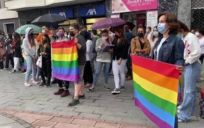 [BIDEOA] Plaza bete jende, homofobiak eta matxismoak lekurik ez dutela aldarrikatzeko