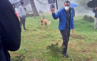 Lainoaren artean bisitatu zuten igandean Babioko herri harresitua