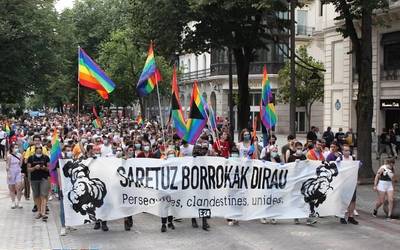 Yogurinha Borovaren lagunek homofobiaren inguruan hausnartu dute