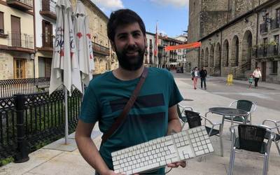 Ion Lizarazu: "Oso anitza da euskal Twitch komunitatea"
