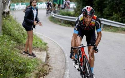 Mikel Landak agur esan dio Vueltari