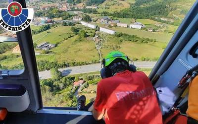 32 urteko gazte elorriarraren bila jarraitzen dute