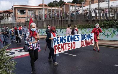 Uribe Kosta-eskuinaldeko Pentsiodunen Plataformak eskualdeko manifestazioa egin du Berangon
