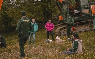 600 euroko isuna jaso dute bi kazetarik Aroztegiko protestetan polizien irudiak erakusteagatik