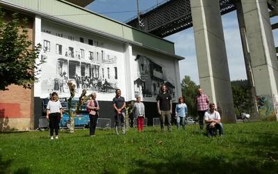 Herriaren iragana artelan bihurtu du Balu artista  ormaiztegiarrak horma-irudi ikusgarri baten bidez