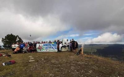 Arlaban eta Gasteizera bidea hartu du proiektu eolikoen aurkako protestak