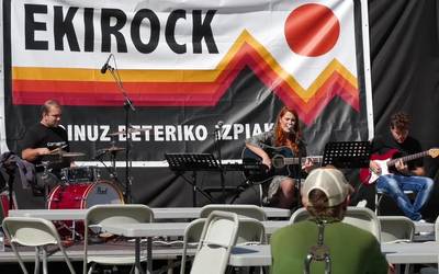 Ekirock jaialdia ospatu zen itsasondon larunbatean