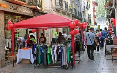 Jende ugari ibili da Stock Azokaren lehen orduetan