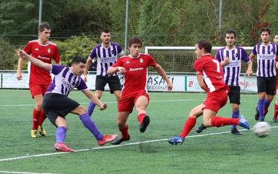 Laugarren jardunaldian iritsi dira denboraldiko hiru puntuak; Mondra-Oiartzun (2-1)