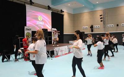 Zumba taldeko kide baten aldeko erakustaldia egin dute Elkargunean