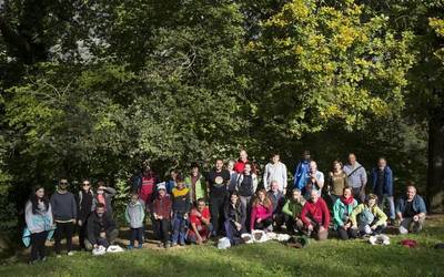 Ezkur hazien bilketa egin du Urola Bizirik natur taldeak Loiolan