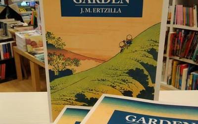 Manu Ertzillak 'Garden' eleberria aurkeztuko du bihar, Hitz liburu-dendan
