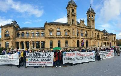 Mobilizazioak egin zituzten pentsiodunek zapatuan, errebalorizazio-indize berriaren "ondorio larriak" salatzeko