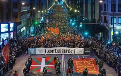 "Aske eta berdinen" Euskal Herria aldarrikatu dute Bilboko manifestazioan