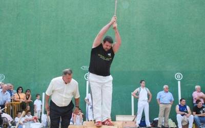 Bi txapel eta jautsiera bat erabaki ziren Doneztebeko ferietako herri kirol saioan