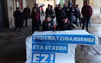 Bederatzigarren urtez jarraian, Antixena gaztetxekoak ez dira etxera joan