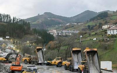 Angiozarko bailara eta auzotarrak astintzen dituen eraikuntza-lana