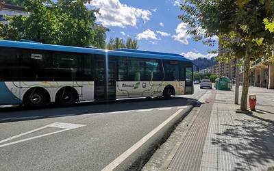 Ibilbide eta ordutegi aldaketa Arrasate eta Zumarraga lotzen dituen autobus zerbitzuan