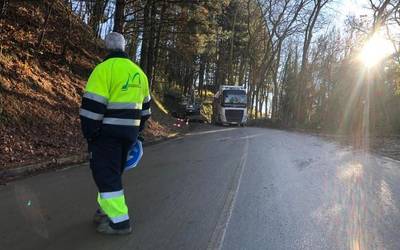 Urkulurako errepidea garbitzen eta egokitzen dihardute